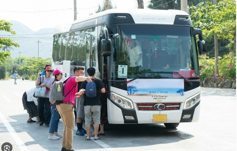 [2026] Bảng giá thuê xe 29 chỗ núi thành: Xe đời mới, Giá rẻ, Uy tín